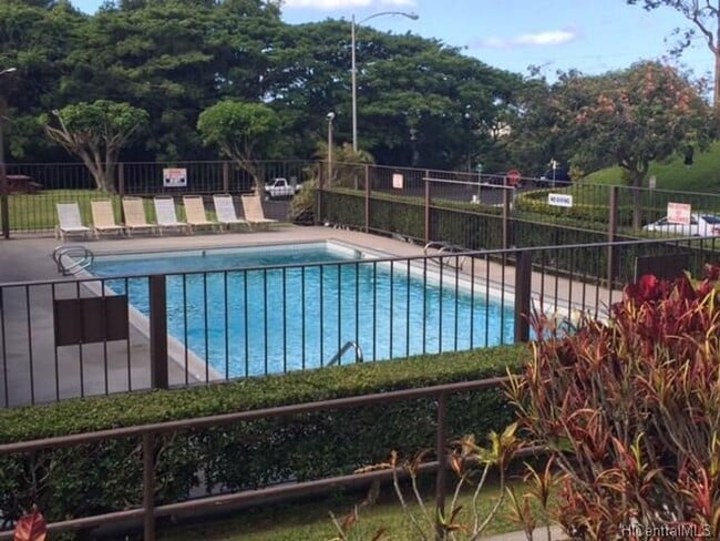 Building Photo - Pearl One building. Centrally located, water, sewer included!!