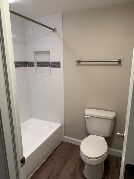 Primary bath - 1017 S Fraser Way