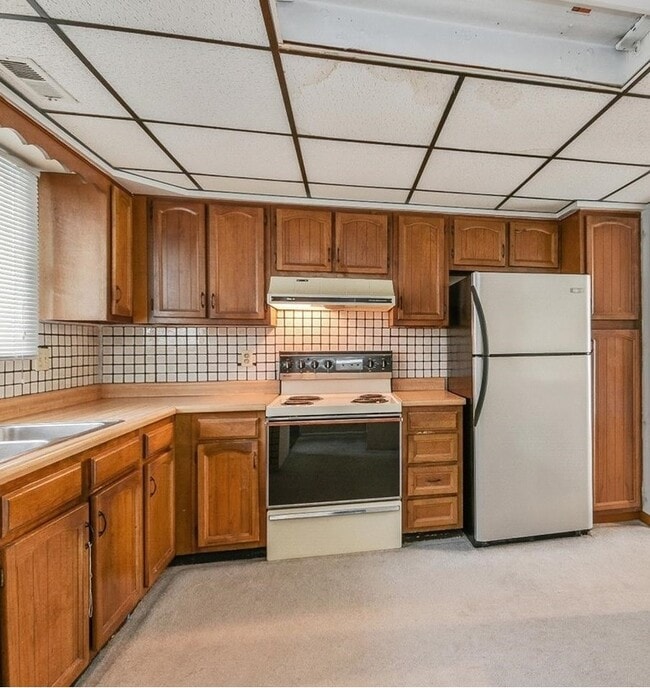 Building Photo - 310 E 60th Ct