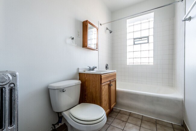 Building Photo - 8222-32 S Ingleside Ave Chicago, IL 60619