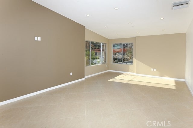 Building Photo - 3240 Montrose Ave