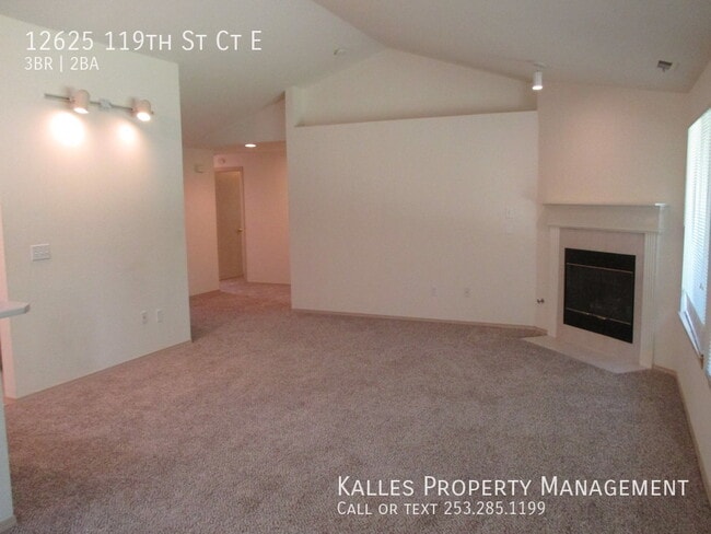 Building Photo - Beautiful 3 Bed 2 Bath Duplex in Puyallup