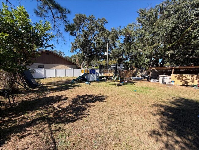 Building Photo - 10410 N Sassafras St