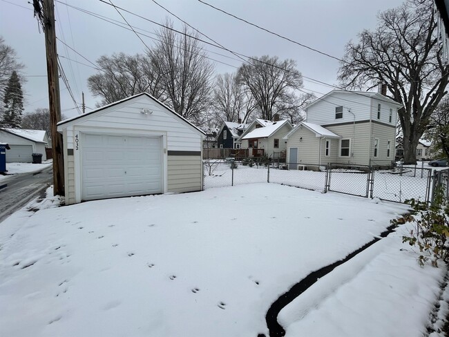 Building Photo - 4032 23rd Ave S