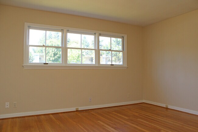 Building Photo - 8025-8027 SW Northvale Wy