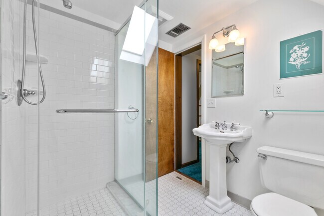 Building Photo - 266 Everit St