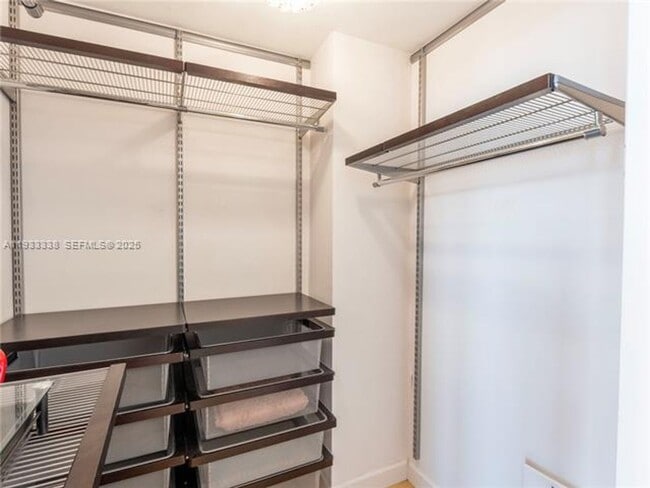 Building Photo - 480 NE 30th St