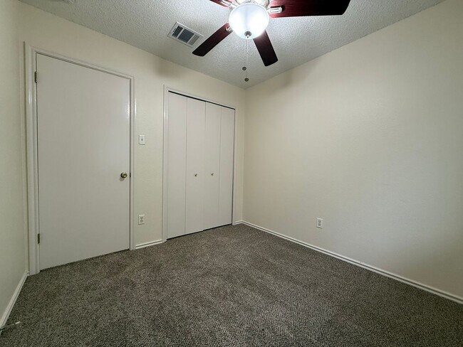 Building Photo - Schreiber Properties1 (2304 Granberry Dr)