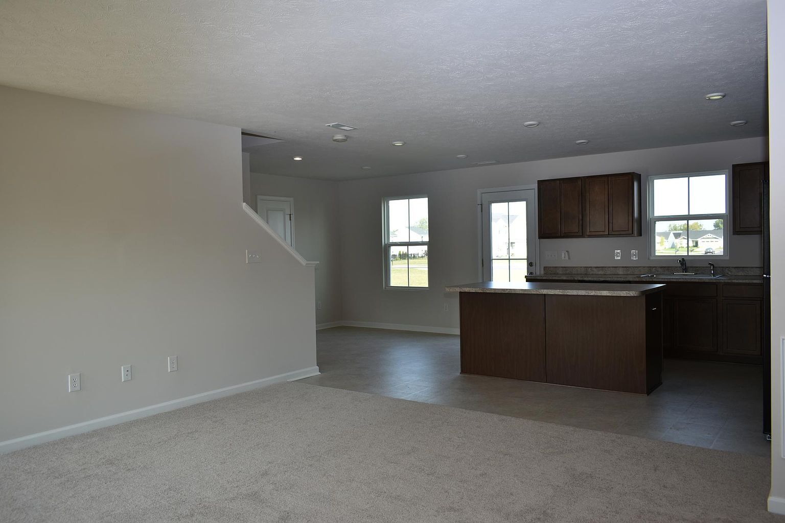 Building Photo - 9755 Oakgrove Dr