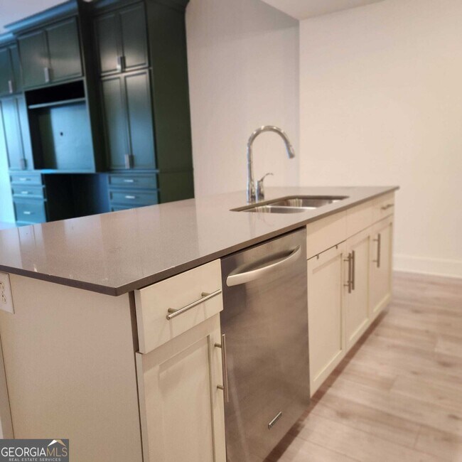 Building Photo - 1100 Howell Mill Rd NW