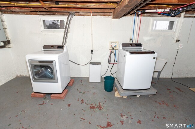 Building Photo - 99 Jordan Ln