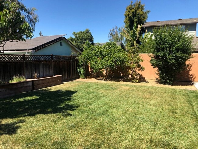 Building Photo - Charming Home for Rent in Naglee Park