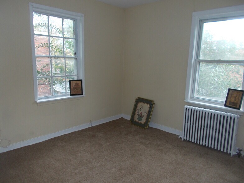 Building Photo - 3731 Saint Margaret St