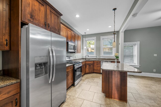 Building Photo - 2213 Missouri Ave