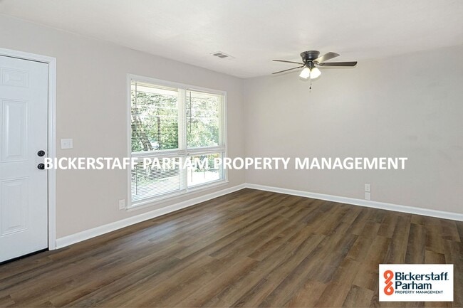 Building Photo - Welcome to this charming 3-bedroom, 1-bath...