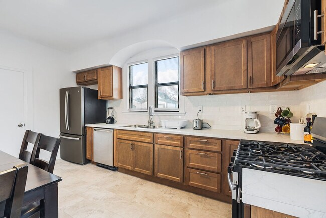 Building Photo - 3532 Greenwood Blvd