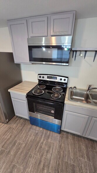 Building Photo - 7896 Elderberry Cir