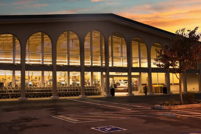 Building Photo - 2216 18th Ave