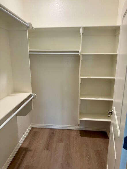 Building Photo - 1802 SW Poigai Wy