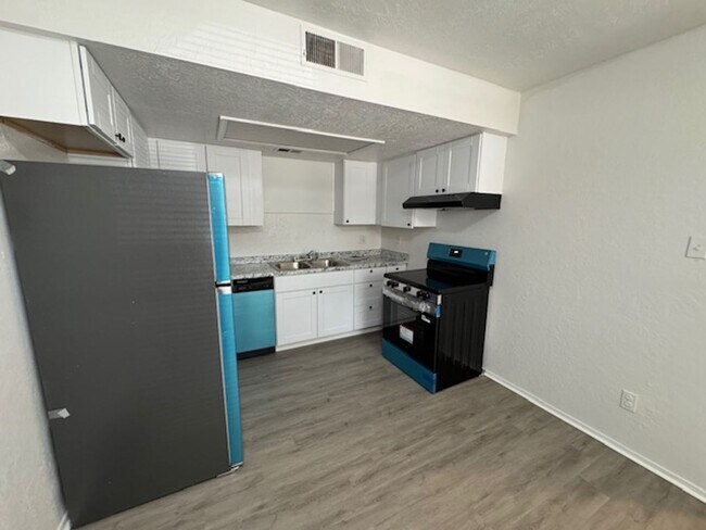 Building Photo - 1050 Meadowlark Ct SE