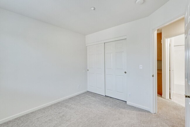 Building Photo - 3013 Goodacre Ct