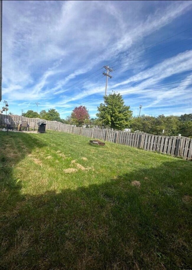 Building Photo - Split Floor Plan 3B2B Ranch in Lindberg Village