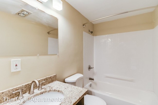 Building Photo - 1 br, 1 bath Apartment - 10 West Adams Avenue