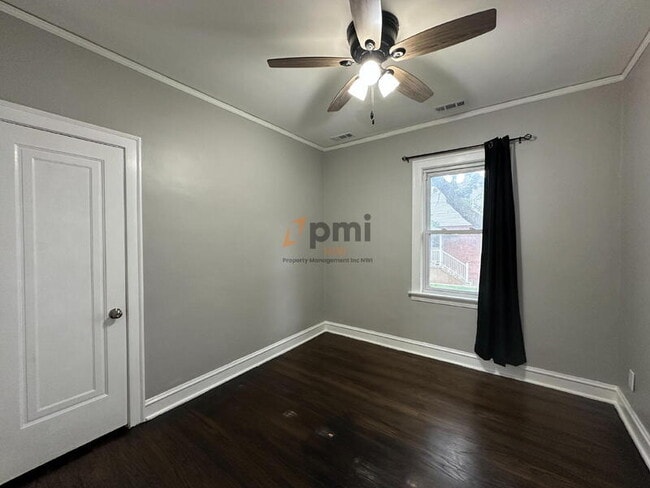 Building Photo - 2123 Davis Ave
