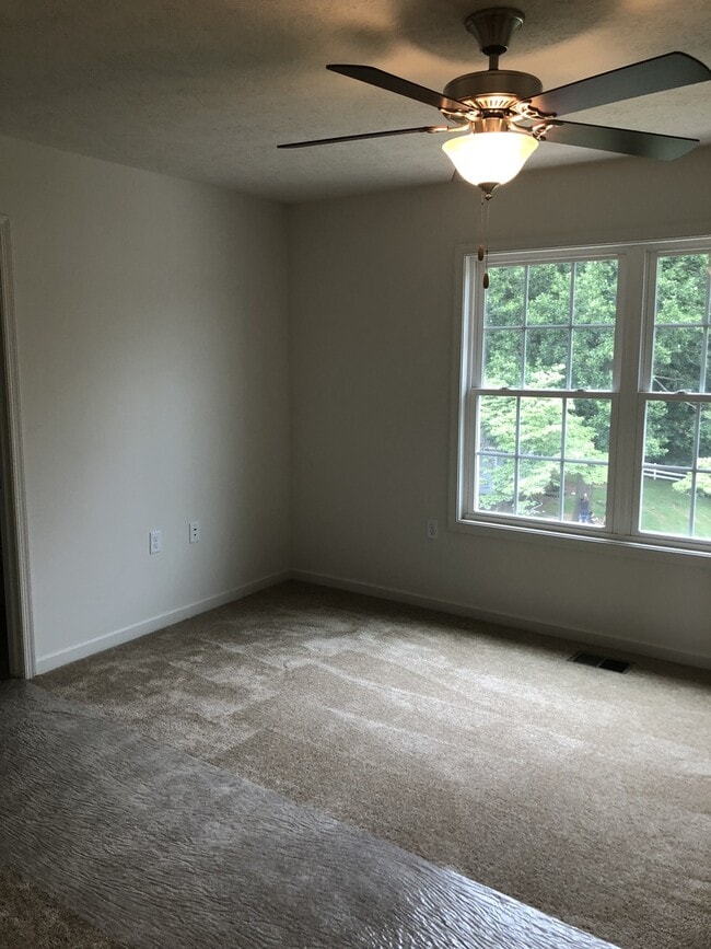 Building Photo - Two Master Suite Apartment Townhouse