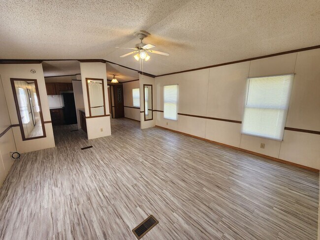 Building Photo - 33 Wilma Ln