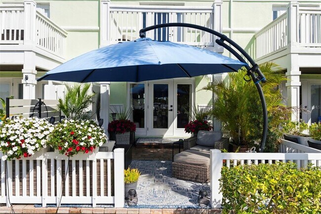 Building Photo - 4751 Coquina Key Dr SE