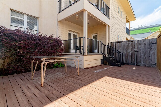 Building Photo - 3015 Caroline St