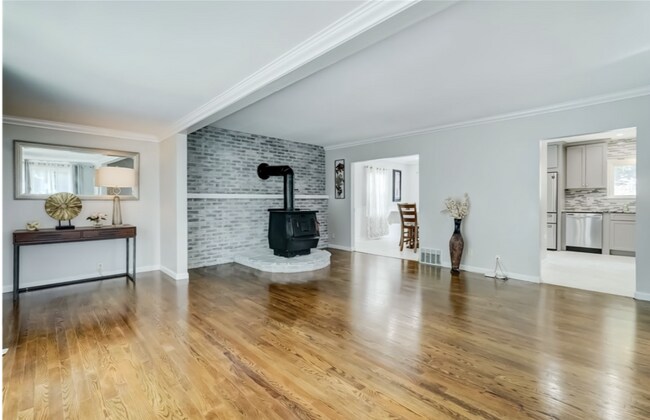 Building Photo - 138 Cherry Rd