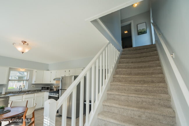 Building Photo - 9 Bolster Ln NE