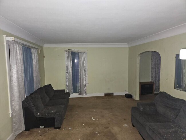 Building Photo - 2225 Academy Ave