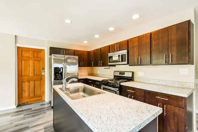 Building Photo - 1707 Jennifer Ln
