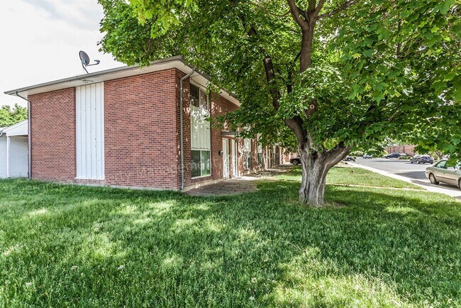 Building Photo - 1606 N Estrella Ave