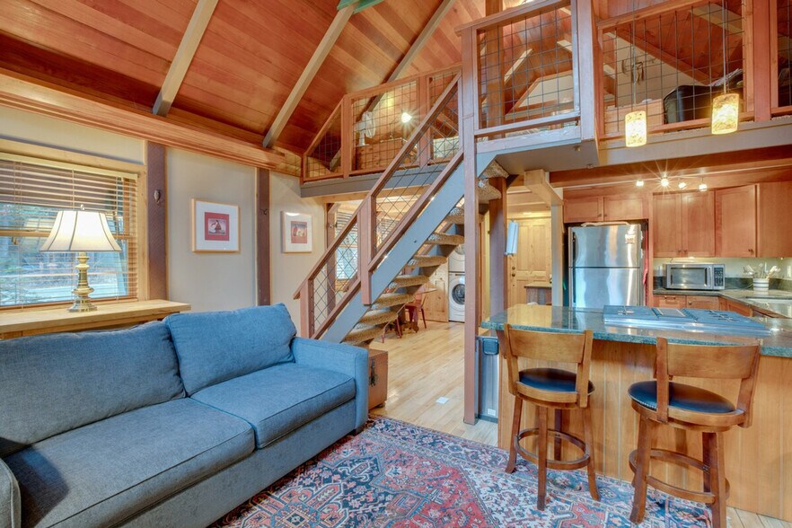 Building Photo - 7040 Bellevue Ave