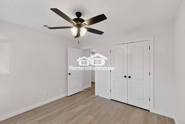 Building Photo - Completely Refreshed NRH Home Move IN Ready.