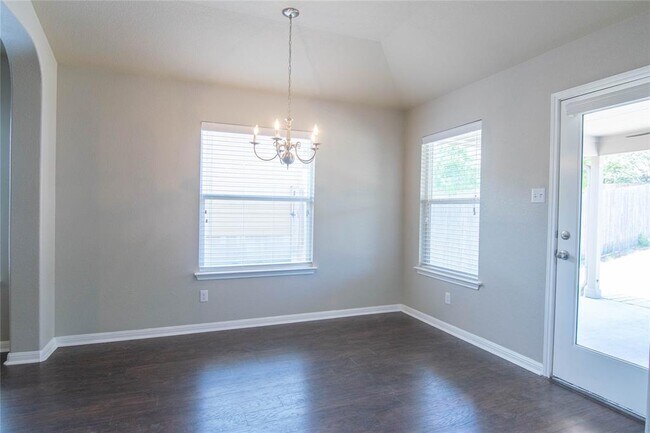 Building Photo - 504 Comal Run