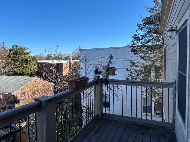 Building Photo - 810 W Princess Anne Rd