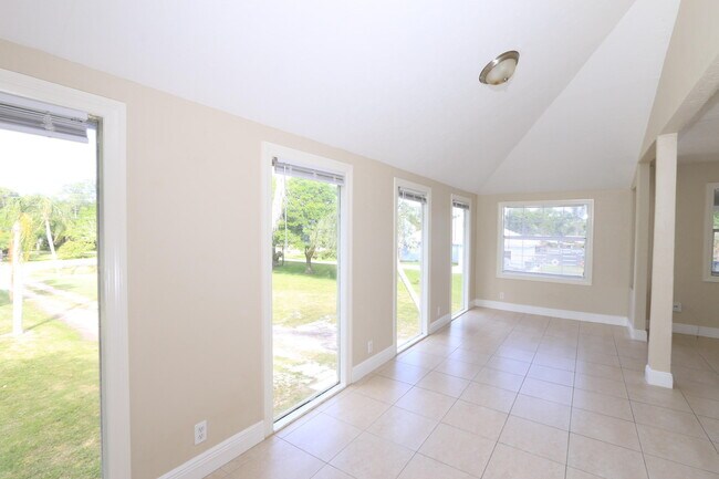 Building Photo - 4916 Silver Oak Dr