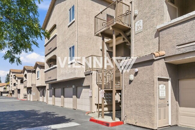 Building Photo - 10001 Woodcreek Oaks Blvd