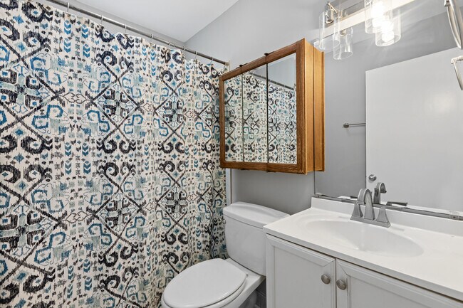 Building Photo - 4521 Thorncroft Ave