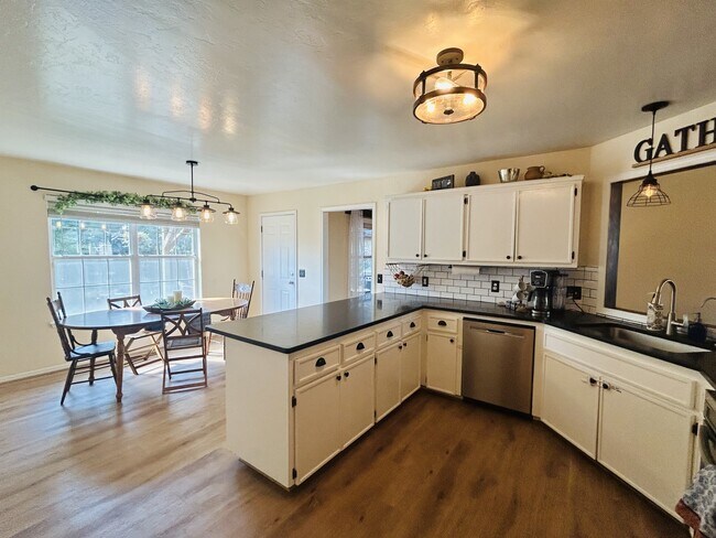 Building Photo - 1312 Concord Ln