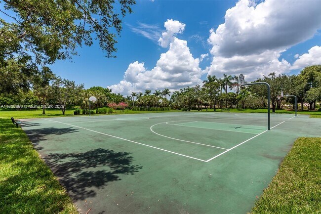 Building Photo - 3815 Oak Ridge Cir