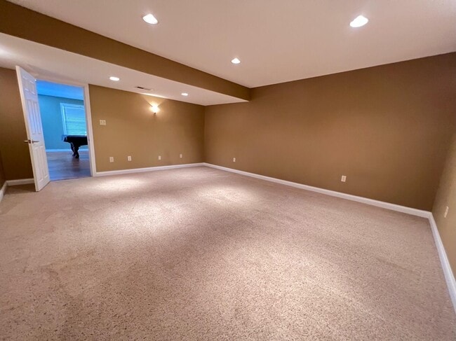 Building Photo - 212 Lakeside Dr