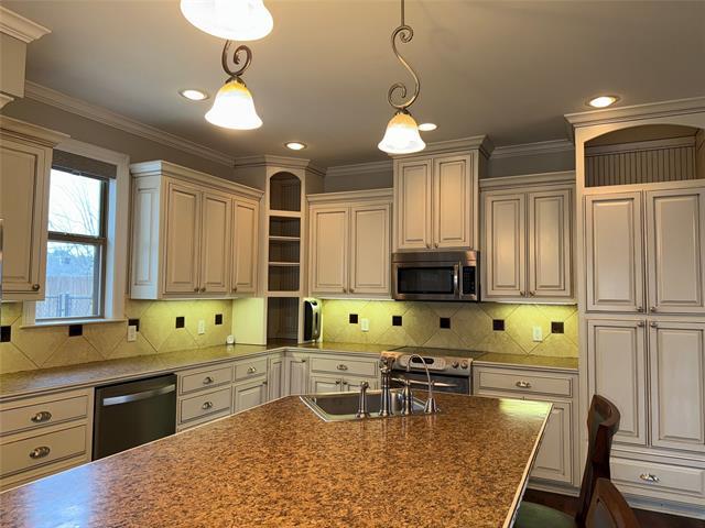 Building Photo - 3815 Holly Ridge Dr