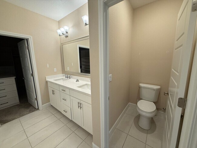 Building Photo - Newer Home in Tthe Northlake Community