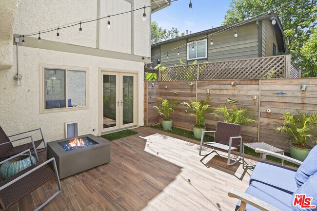 Building Photo - 6505 Dume Dr